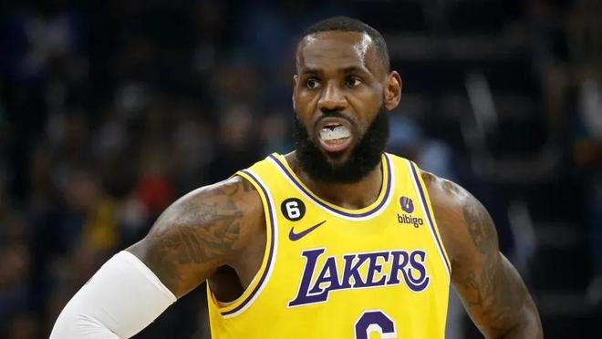 聚光灯从不 聚光灯从不