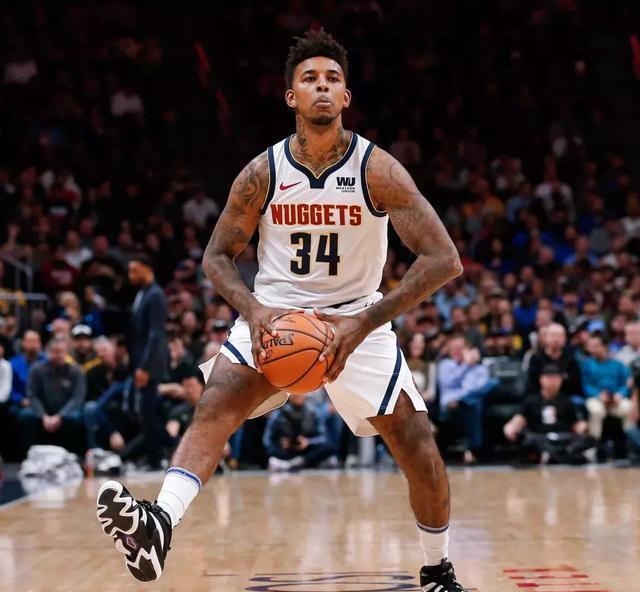 强调前场压 强调前场压